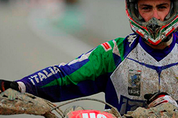 Алекс Сальвини является одним из ведущих итальянский мотогонщиком